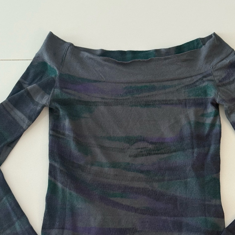 Off-Shoulder Sweater - Picture 2 of 3